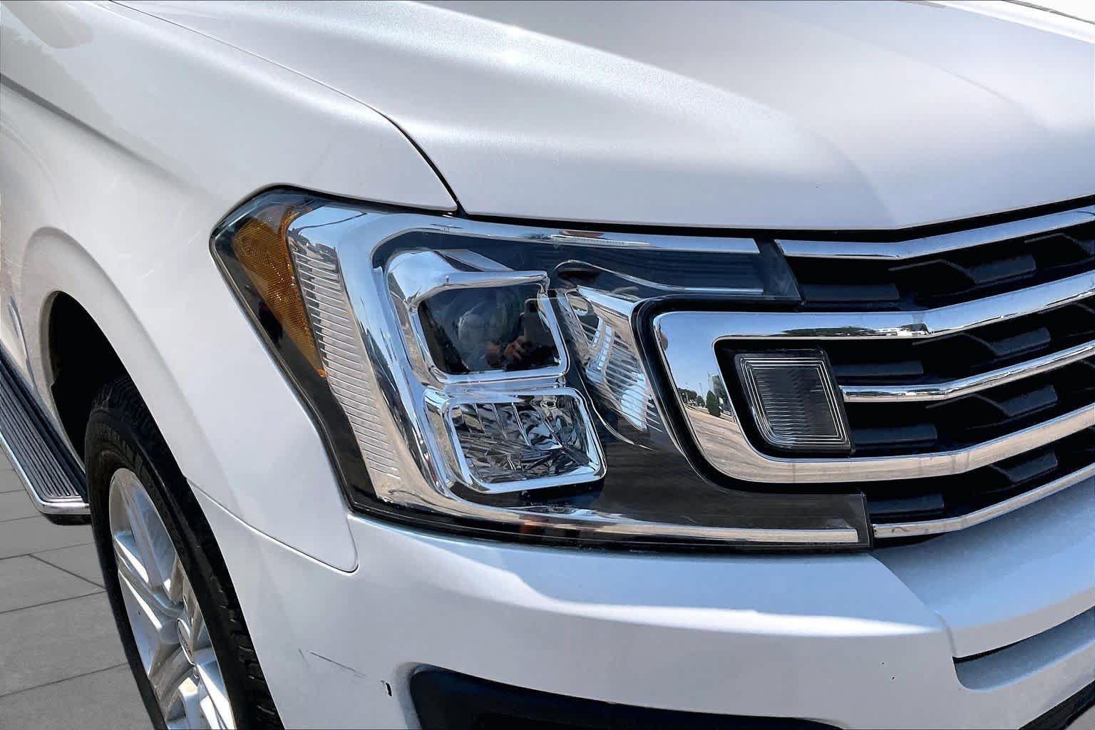 Used 2019 Ford Expedition Max XLT w/ Equipment Group 202A AWD/4WD image 27