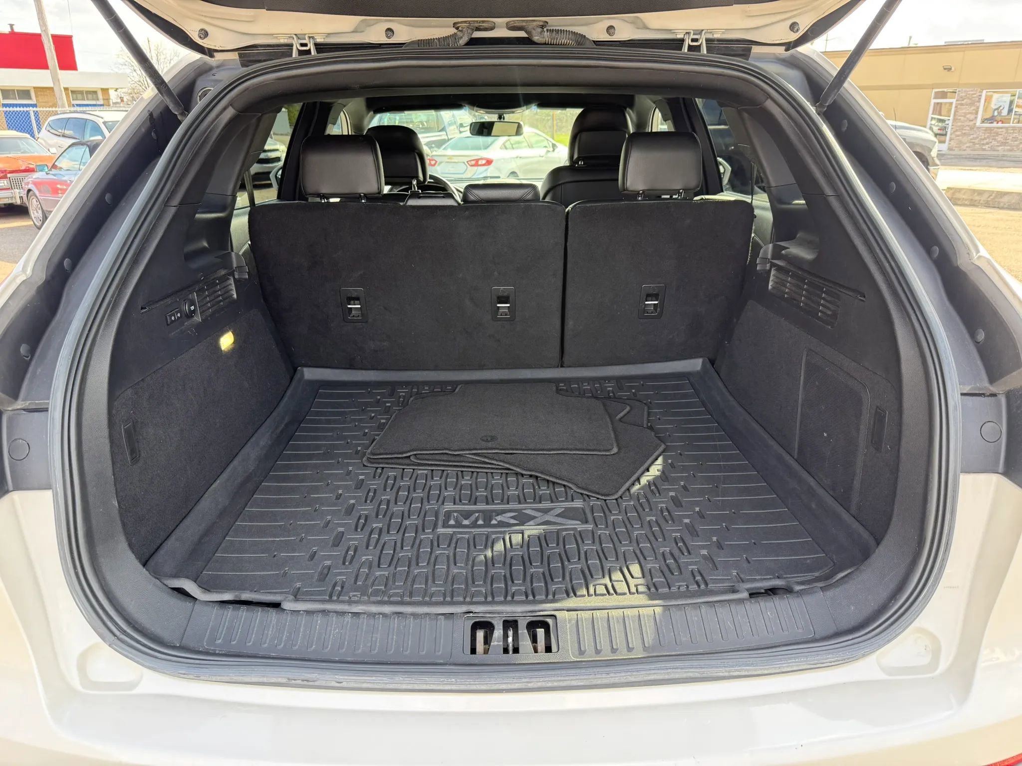 Used 2017 Lincoln MKX Premiere image 27