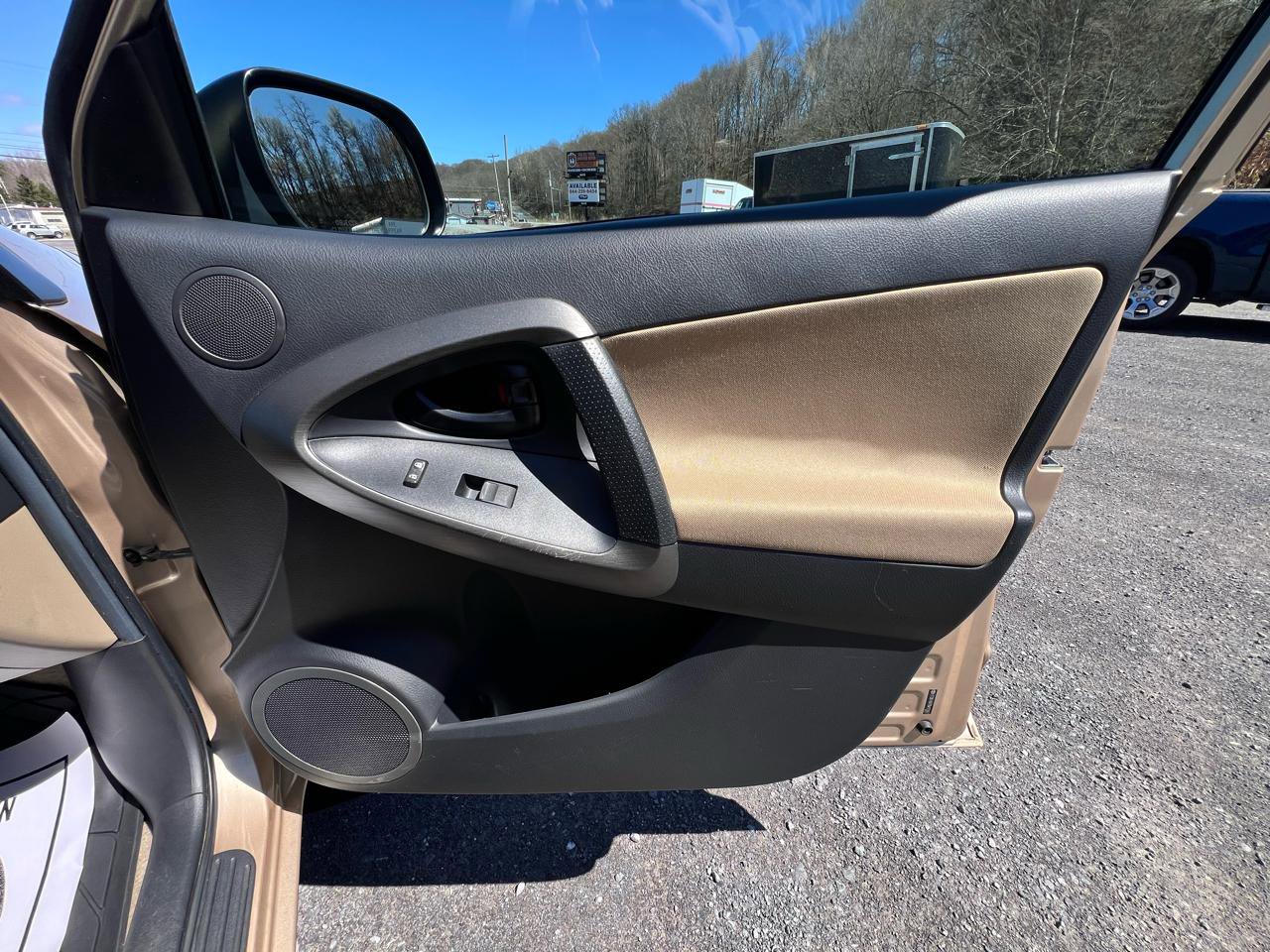 Used 2011 Toyota RAV4 4WD w/ Base L4 Extra Value Pkg image 24