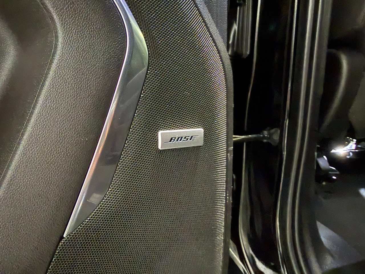 Used 2023 Chevrolet Suburban Premier image 16