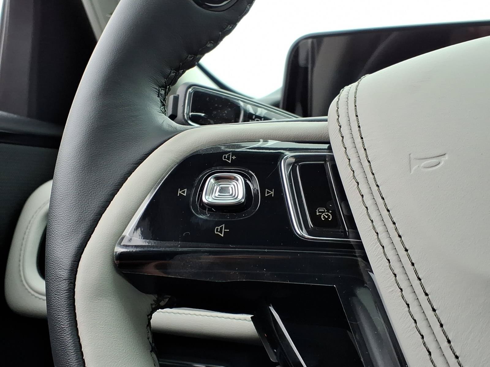New 2026 Lincoln Aviator AWD w/ Jet Appearance Package image 21
