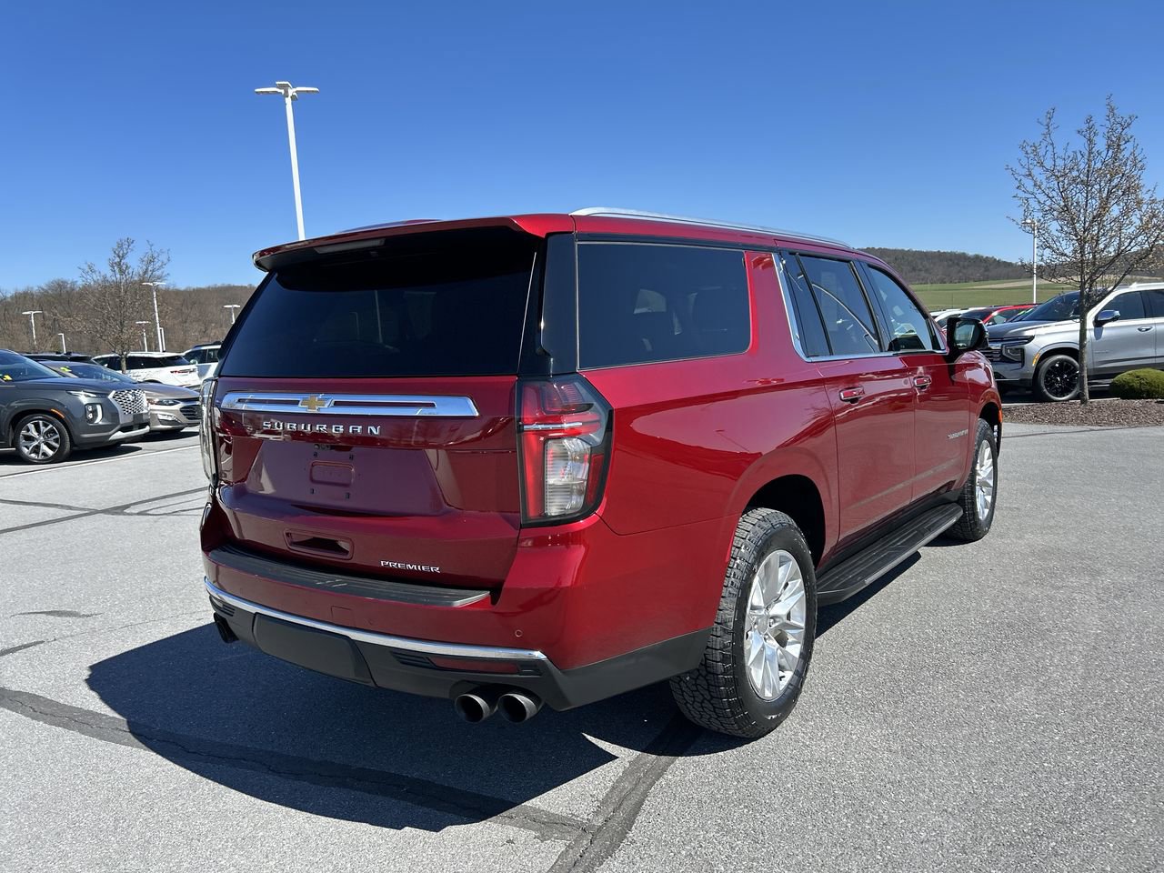 Used 2021 Chevrolet Suburban Premier w/ Premium Package AWD/4WD image 7