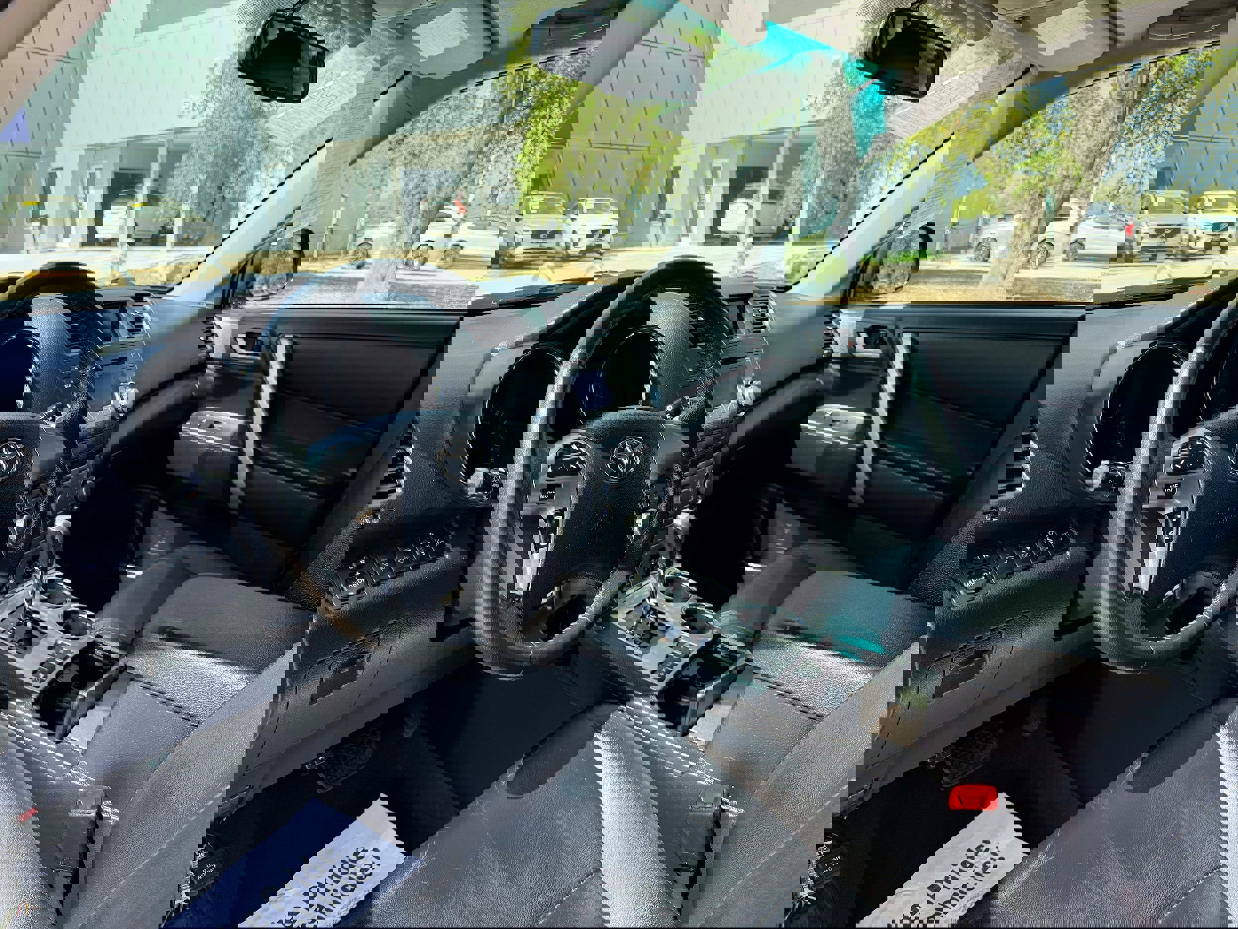 Used 2011 Toyota Highlander SE w/ Tow Pkg AWD/4WD image 10