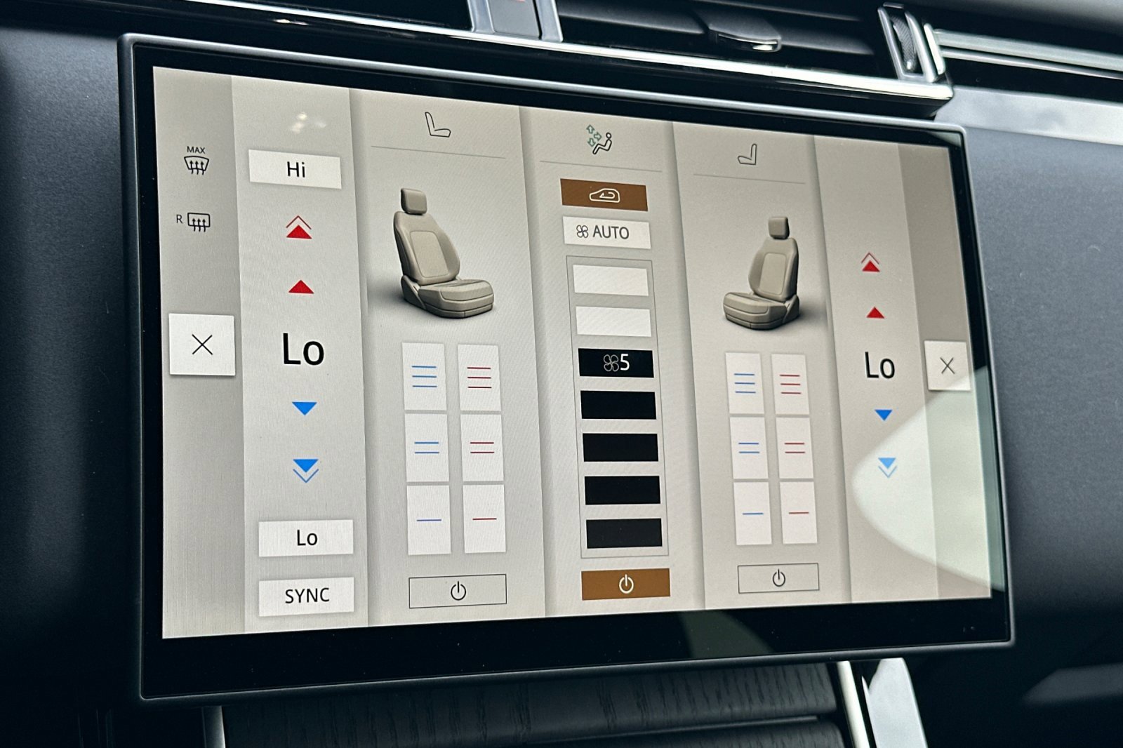 New 2026 Land Rover Range Rover Velar Dynamic SE image 24