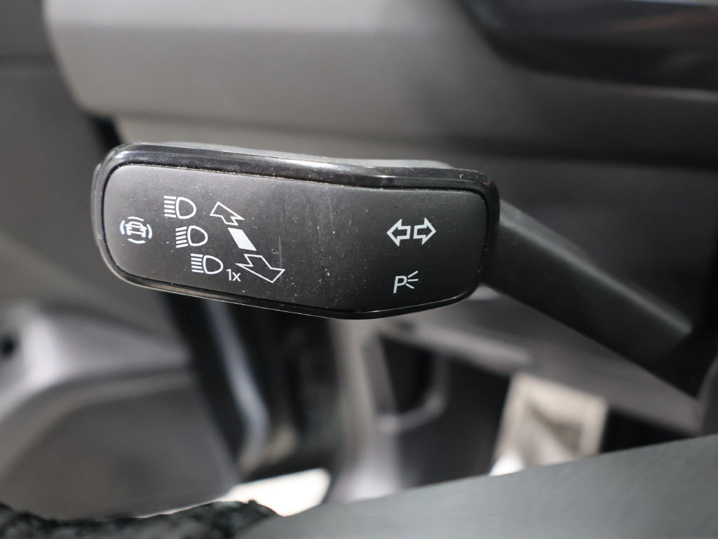 Used 2022 Volkswagen Tiguan SE R-Line AWD/4WD image 40