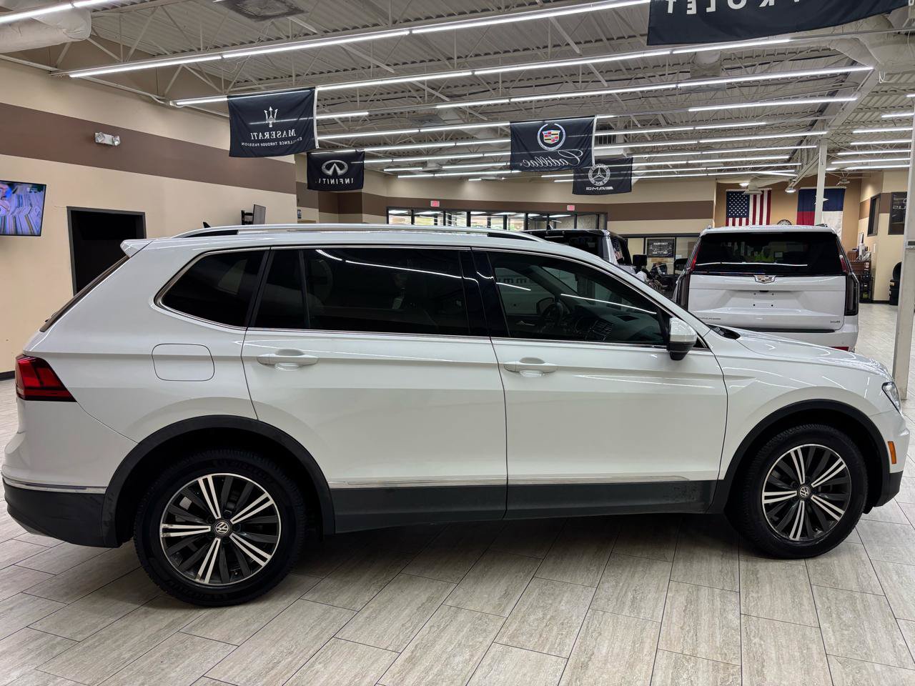 Used 2018 Volkswagen Tiguan SEL FWD image 11