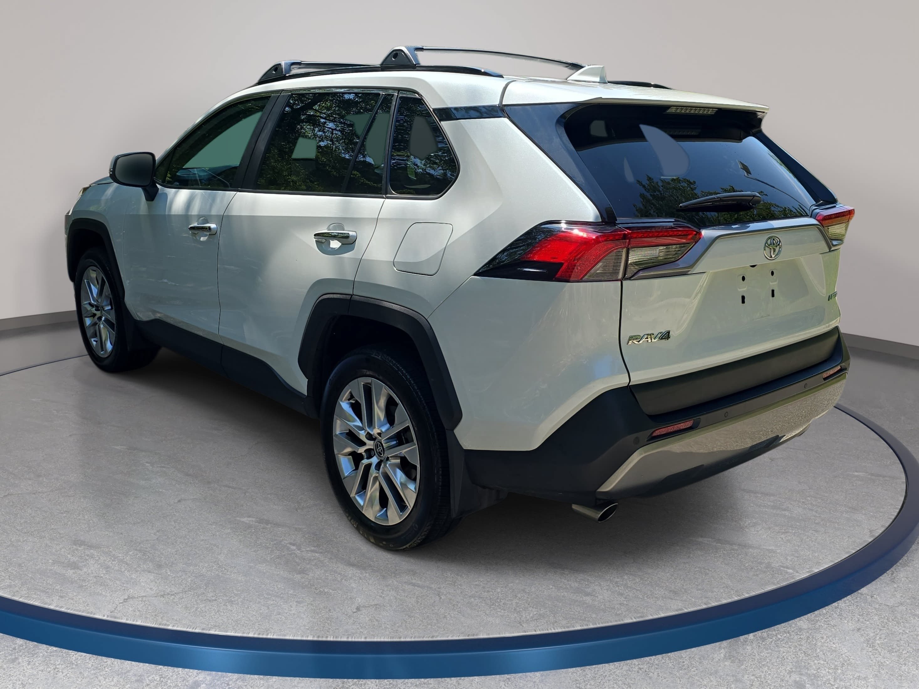 Used 2024 Toyota RAV4 Limited w/ Advanced Technology Package FWD image 7
