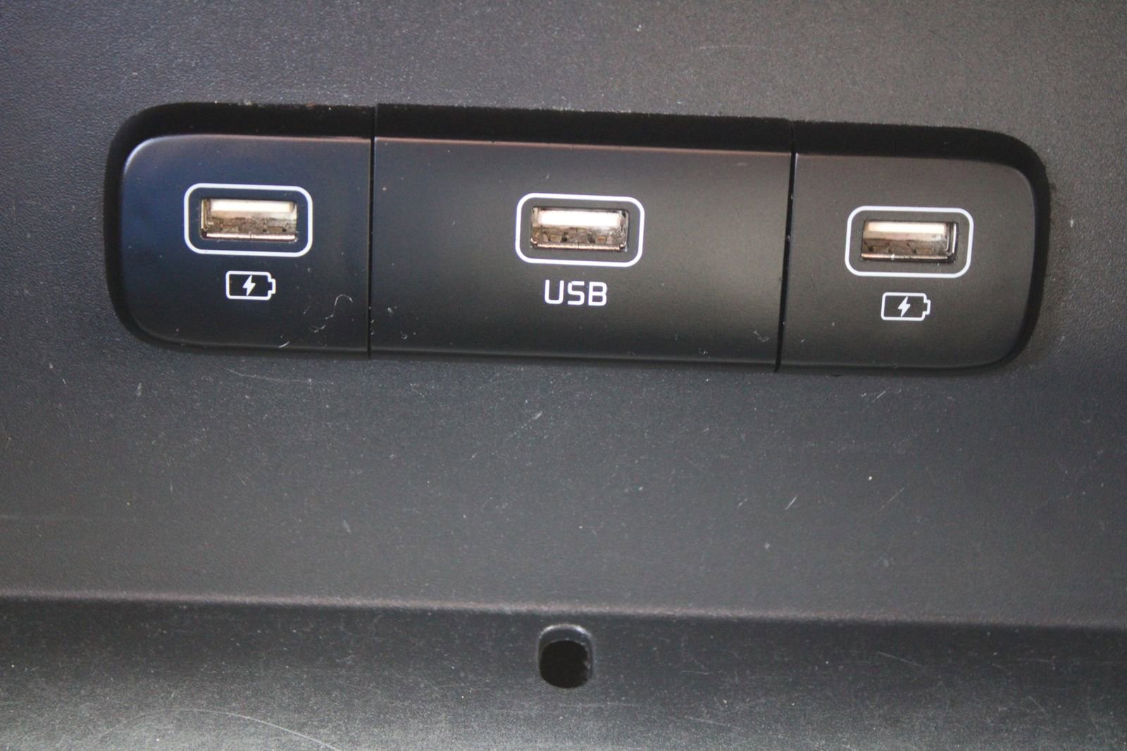 Used 2022 Kia Carnival LX image 45