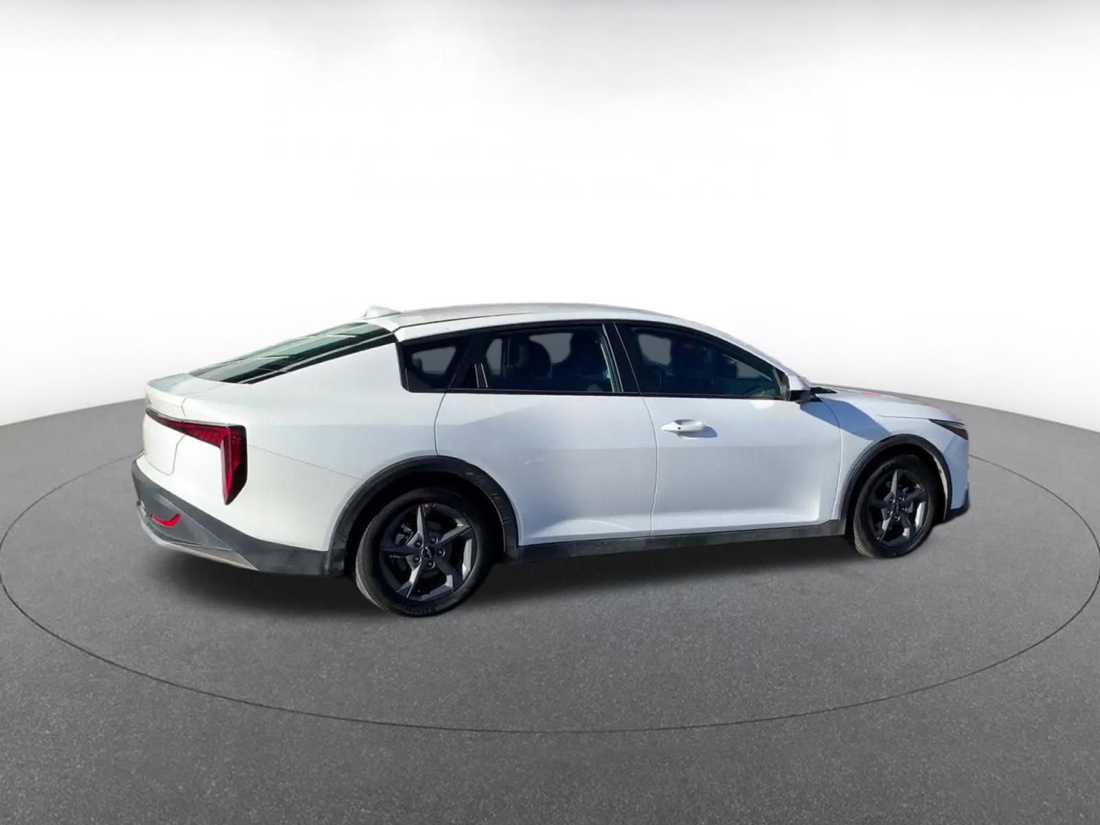 Used 2025 Kia K4 LXS image 15