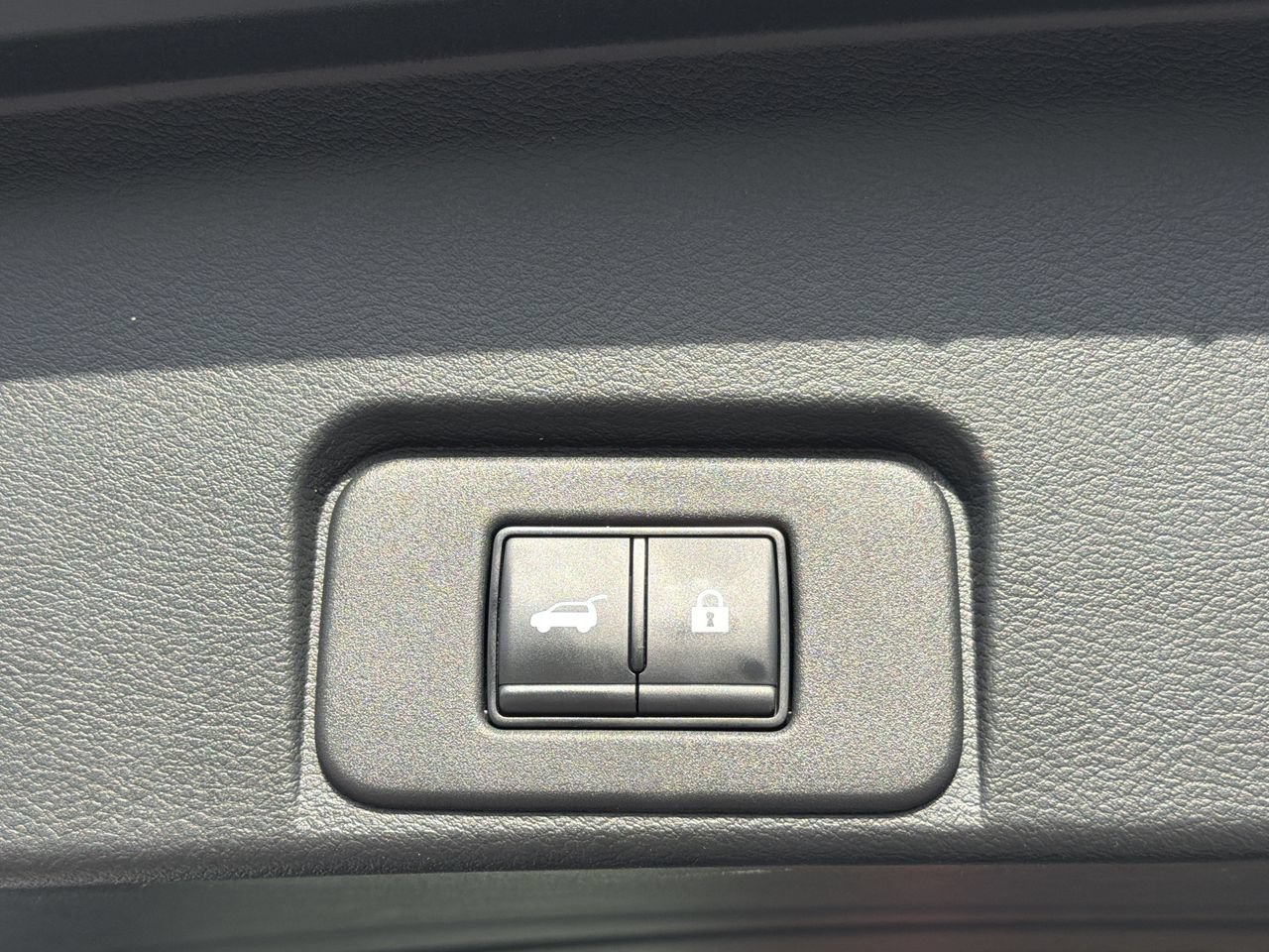 Used 2024 Nissan Rogue Platinum FWD image 28
