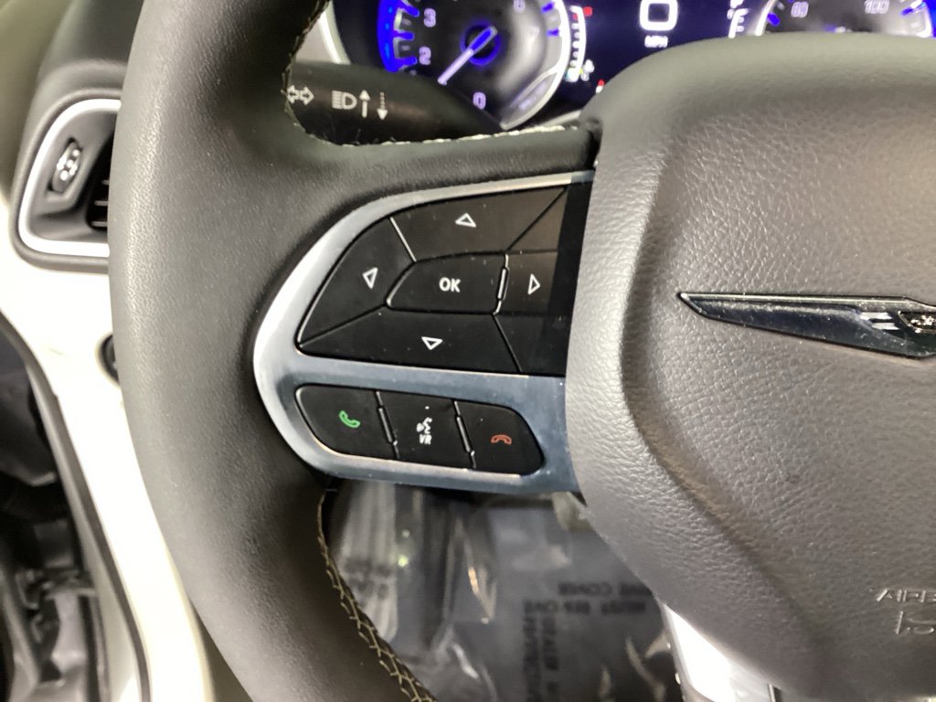 Used 2024 Chrysler Pacifica Touring-L image 20