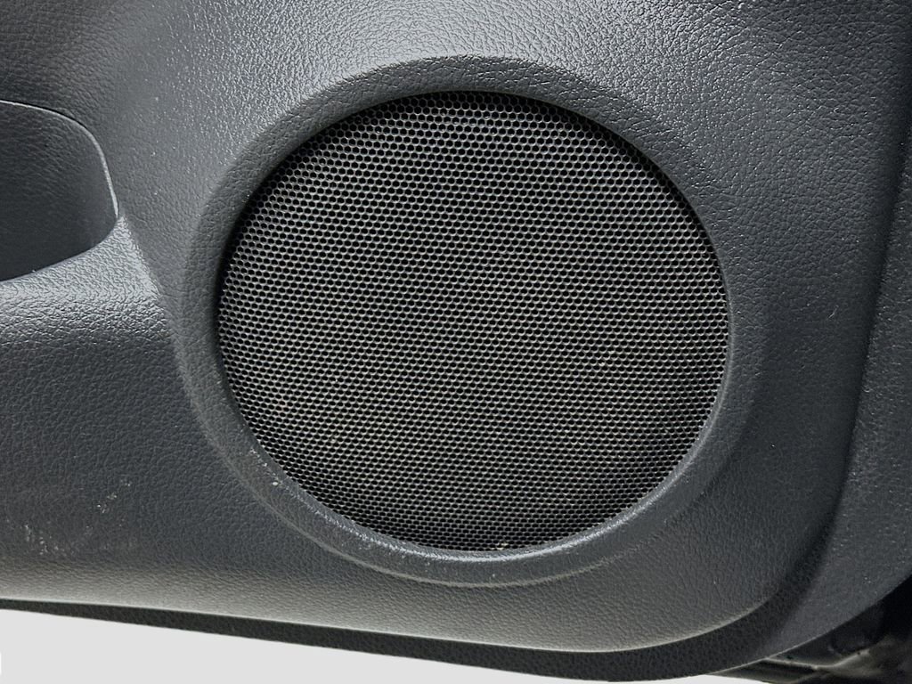 Used 2018 Nissan Rogue SV image 19