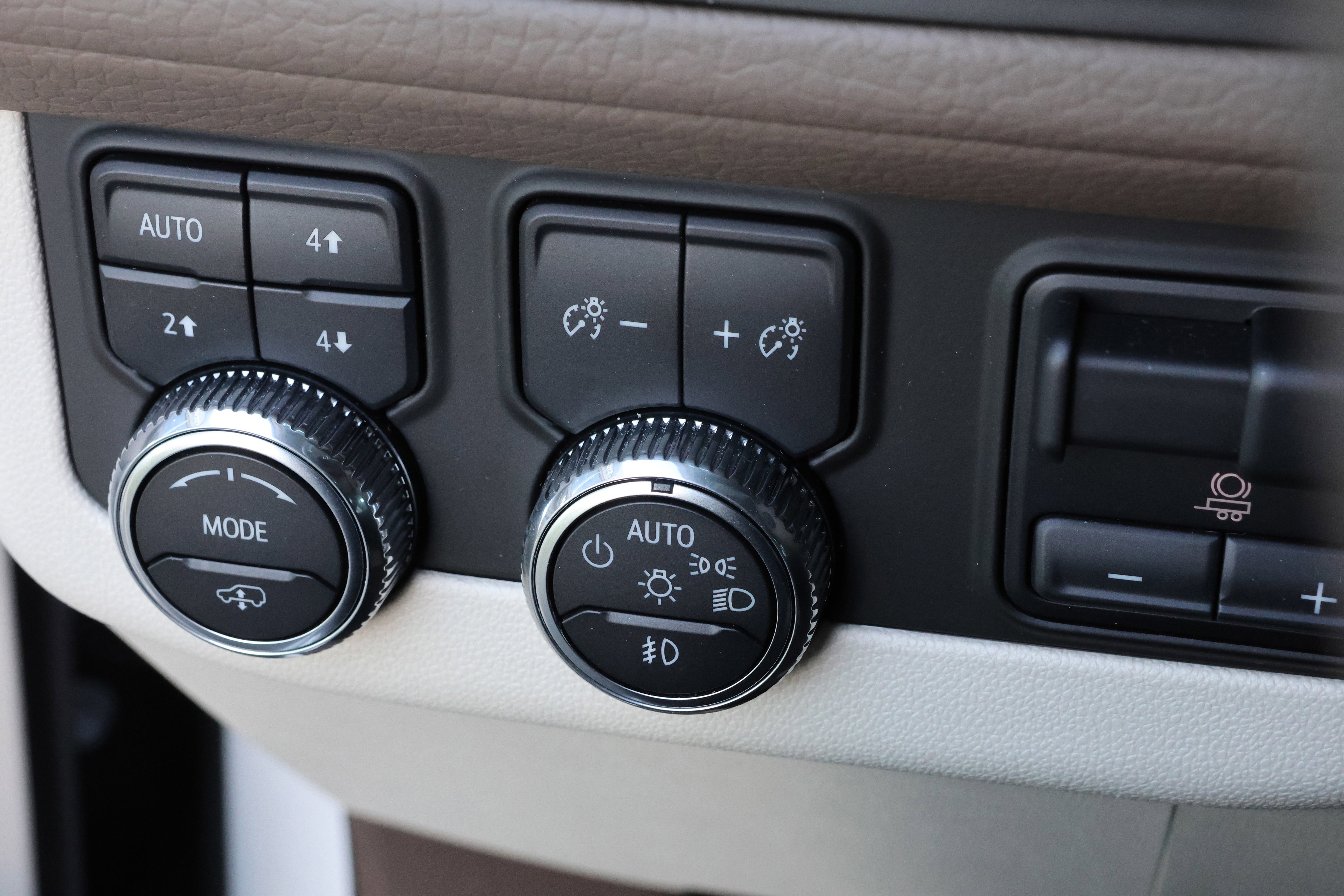 Used 2024 GMC Yukon XL Denali w/ Denali Reserve Package image 18