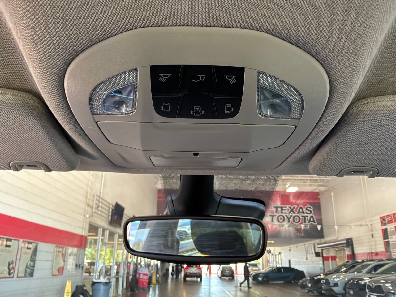 Used 2023 Chrysler Pacifica Touring-L FWD image 18