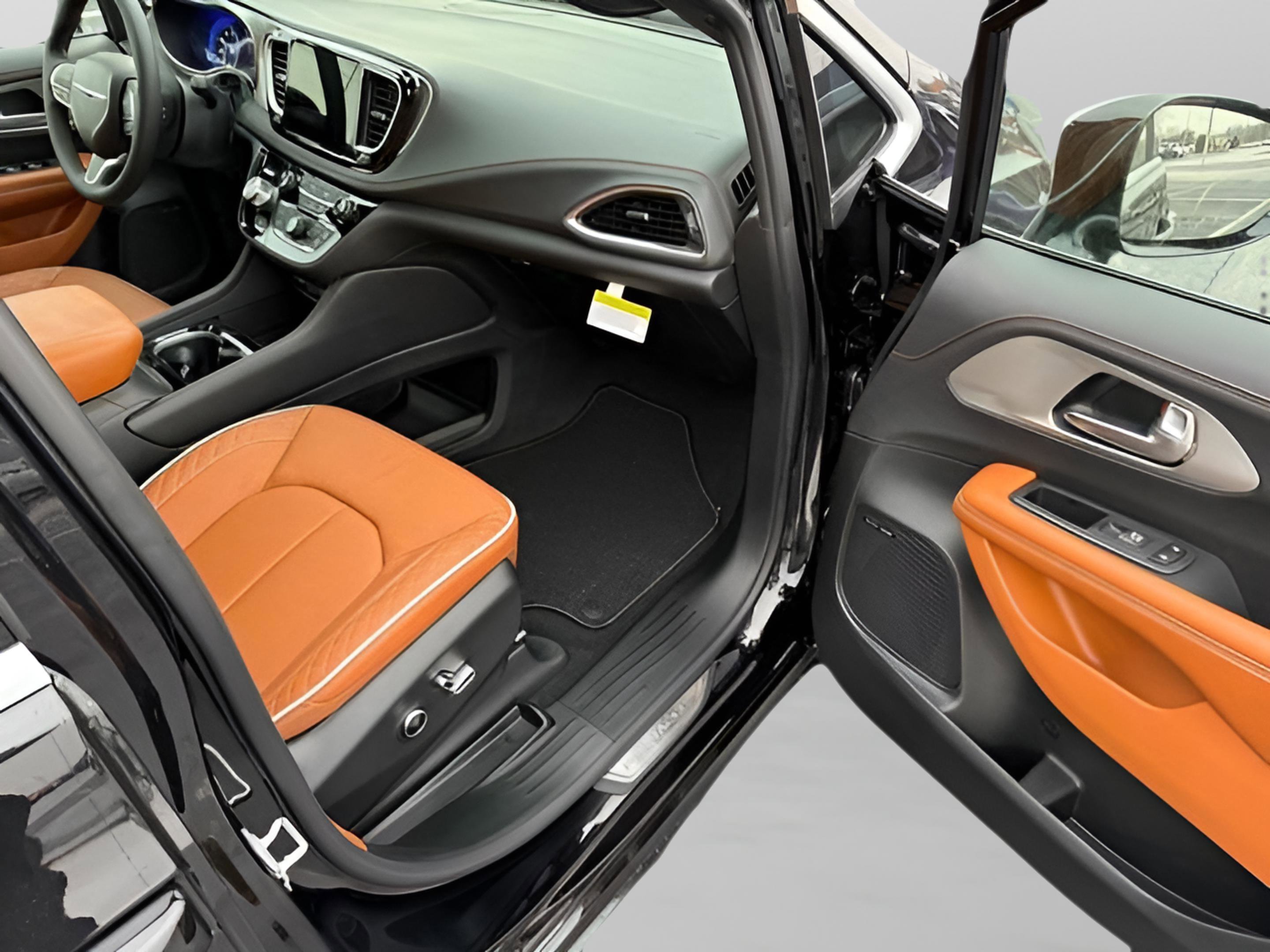 New 2026 Chrysler Pacifica Pinnacle w/ Trailer Tow Group image 18