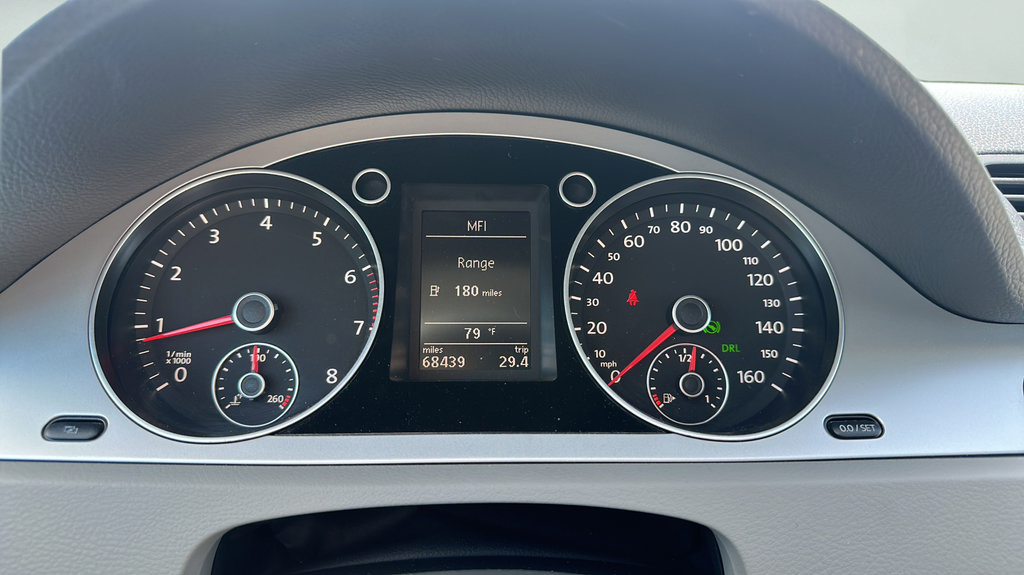 Used 2009 Volkswagen Passat Komfort FWD image 16