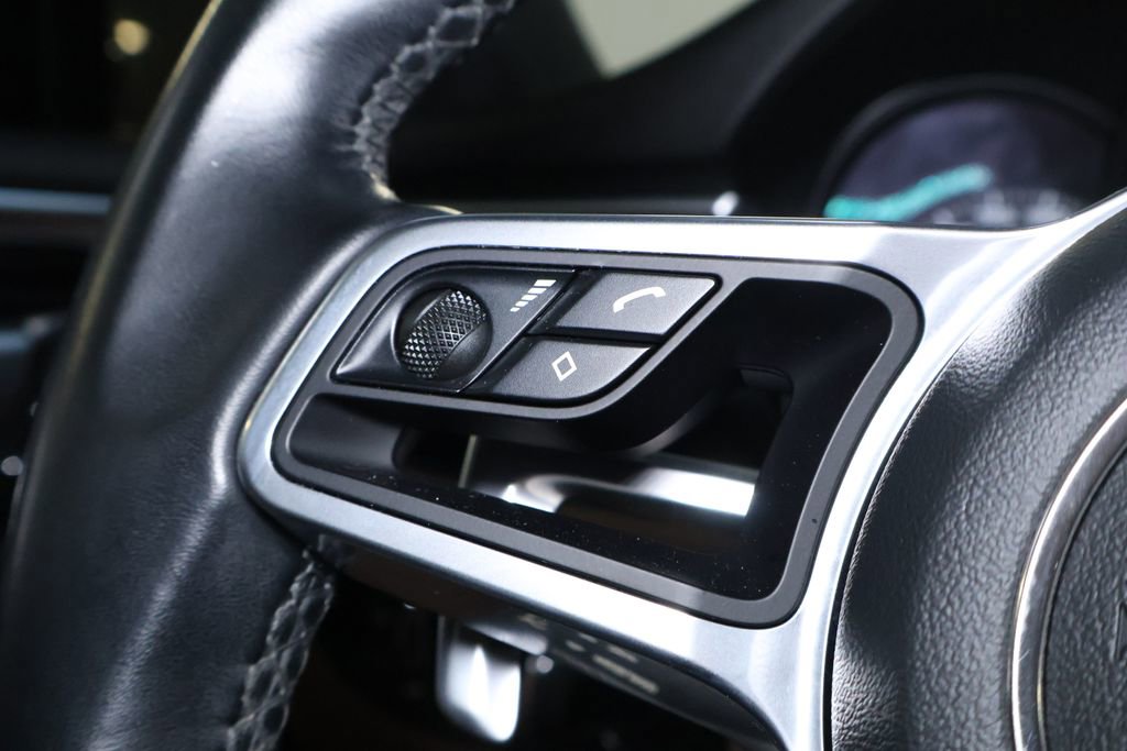 Used 2019 Porsche Macan AWD/4WD image 22