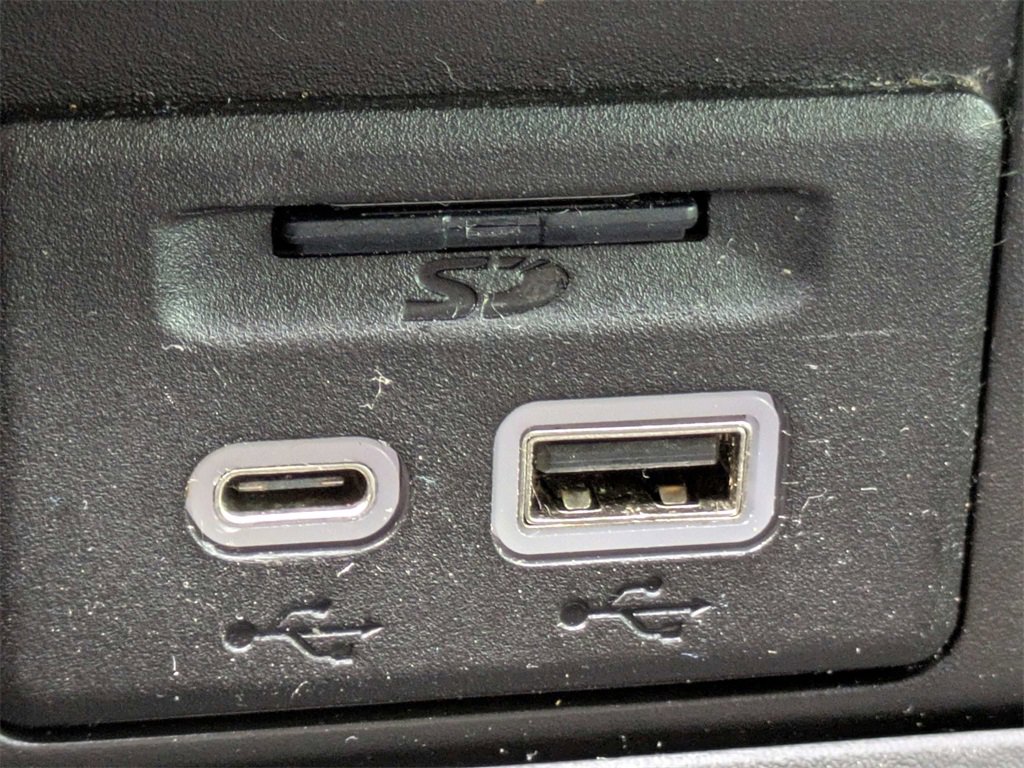 Used 2021 GMC Yukon Denali w/ Denali Premium Package image 25