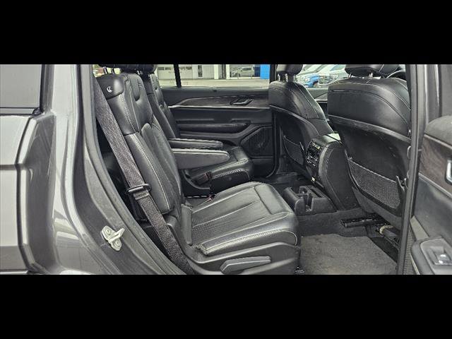 Used 2024 Jeep Grand Cherokee L Limited w/ Luxury Tech Group II image 11