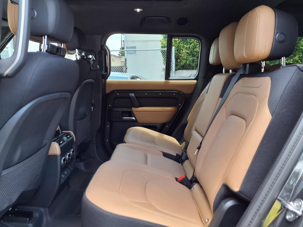 Used 2025 Land Rover Defender 130 V8 AWD/4WD image 14
