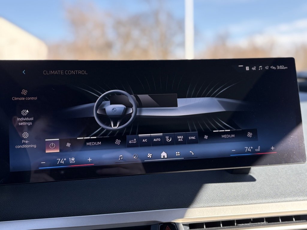 Used 2025 BMW iX xDrive50 w/ Sport Package image 10