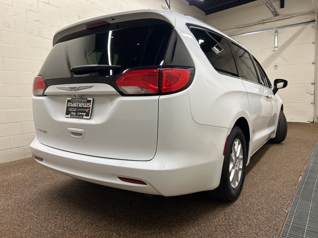 Used 2021 Chrysler Voyager Lxi image 2