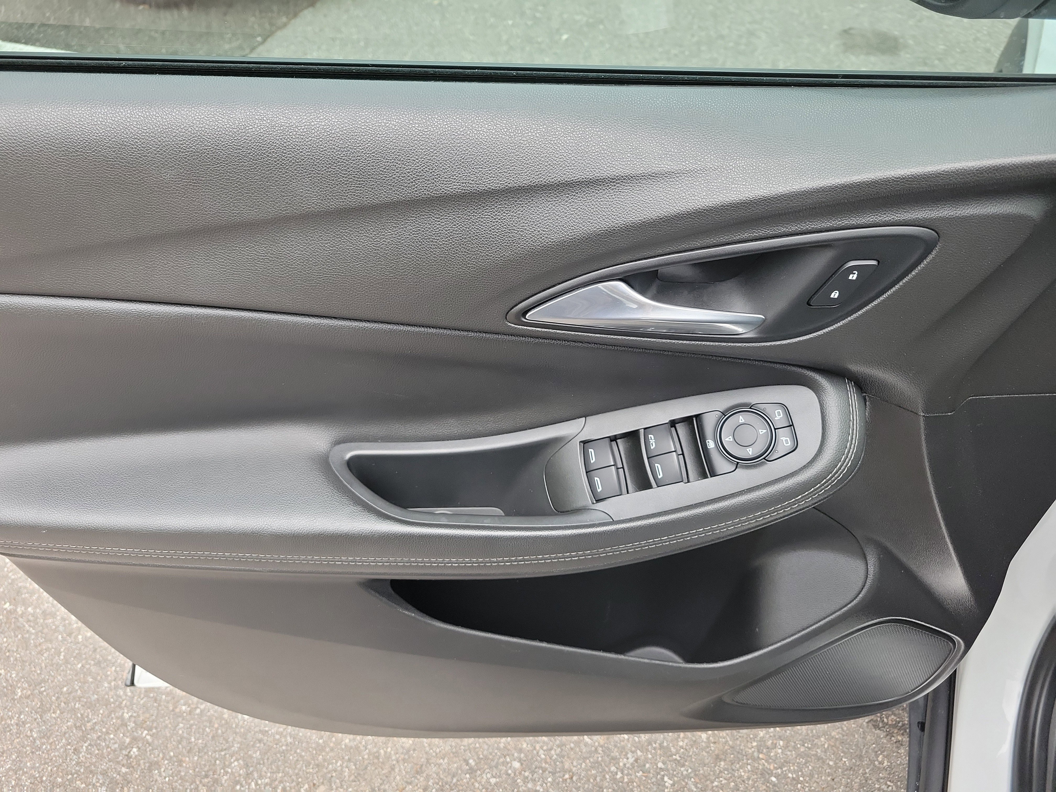 Used 2020 Buick Encore GX Select FWD image 18