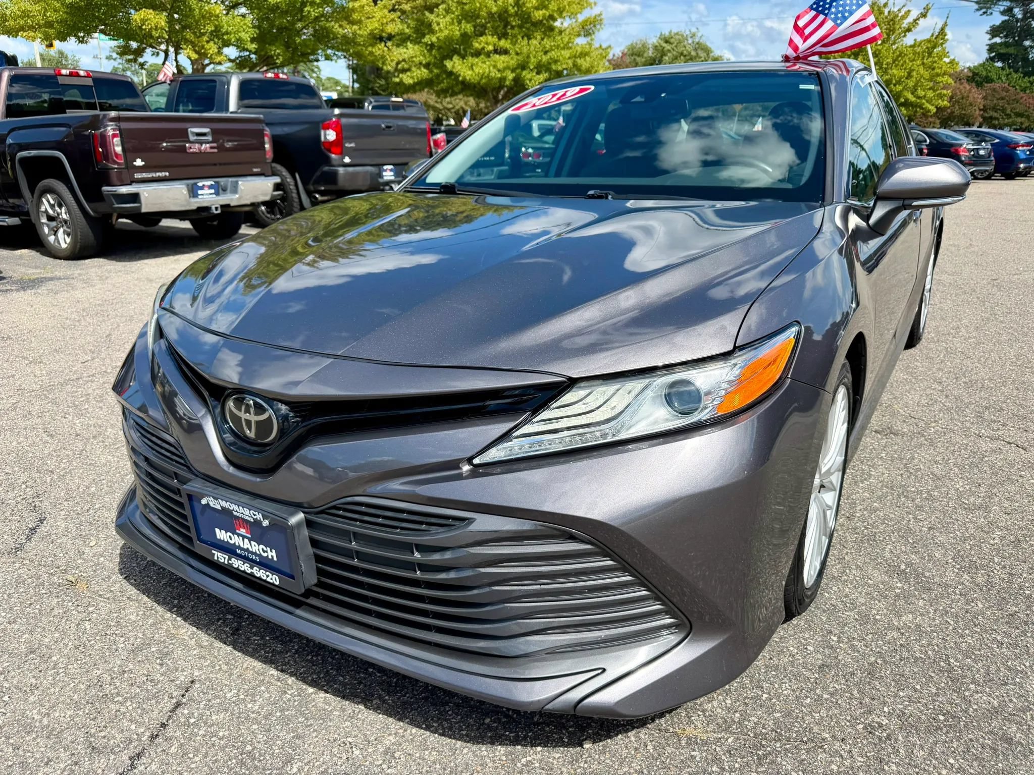 Used 2019 Toyota Camry XLE FWD image 1