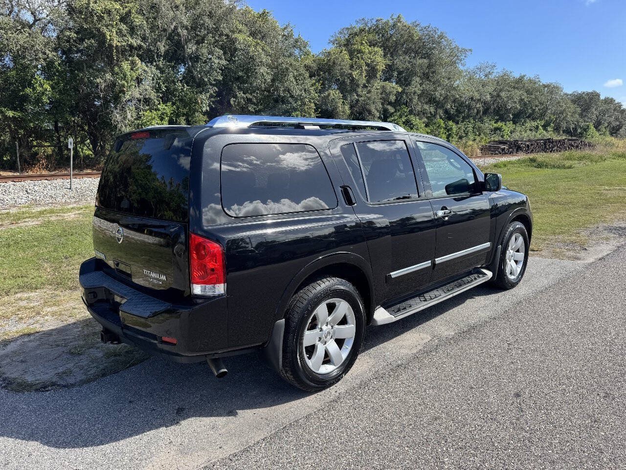 Used 2010 Nissan Armada Titanium RWD image 3