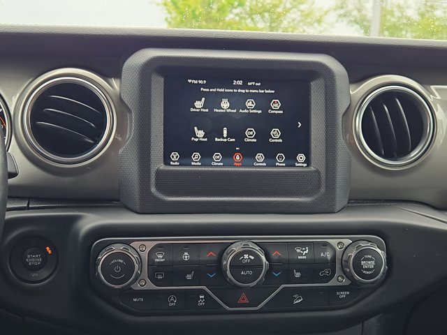 Used 2018 Jeep Wrangler Unlimited Sahara w/ Cold Weather Group AWD/4WD image 17