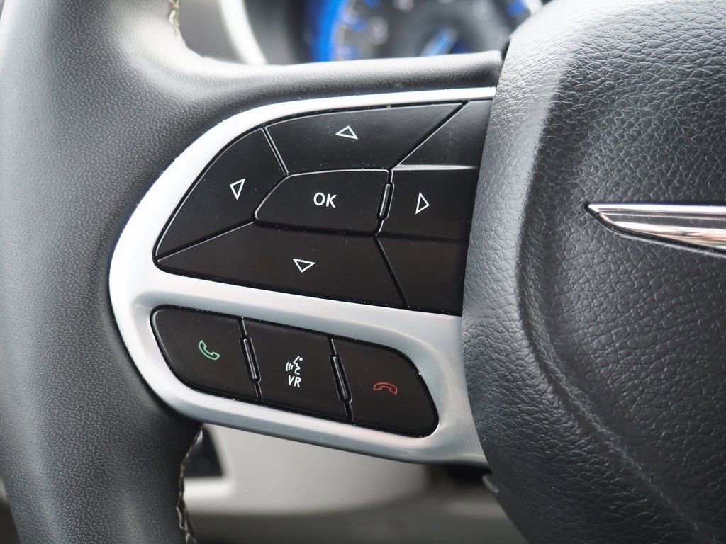 Used 2024 Chrysler Pacifica Touring-L image 23