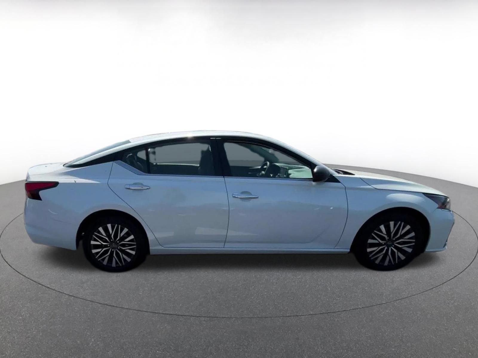 Used 2025 Nissan Altima 2.5 SV FWD image 16