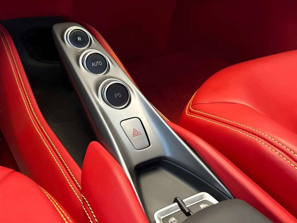 Used 2022 Ferrari F8 Tributo RWD image 9