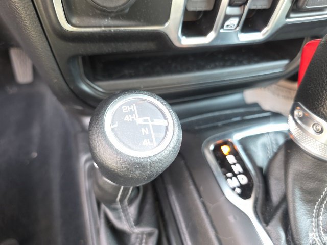 Used 2024 Jeep Wrangler Unlimited Sahara w/ Technology Group AWD/4WD image 16