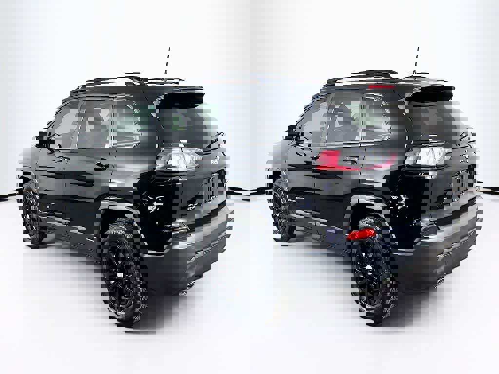 Used 2022 Jeep Cherokee Latitude Lux w/ Sun & Sound Group image 4