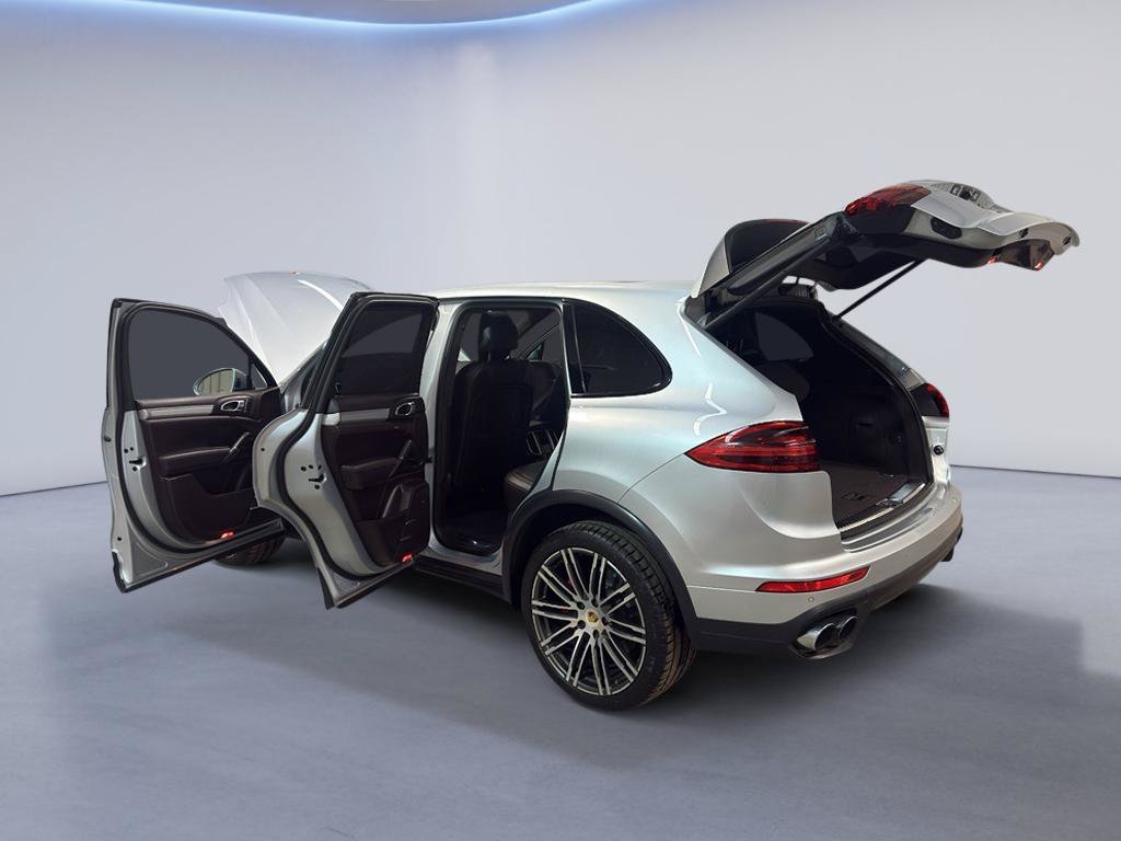 Used 2016 Porsche Cayenne Turbo AWD/4WD image 12
