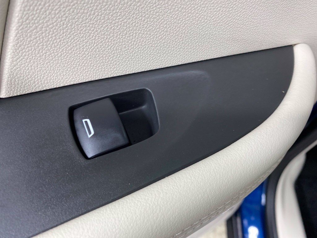Used 2023 Buick Envision Avenir AWD/4WD image 29
