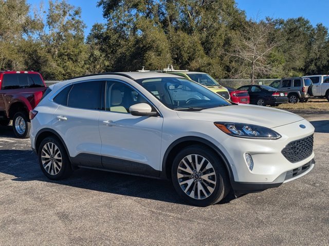 Used 2020 Ford Escape Titanium image 3