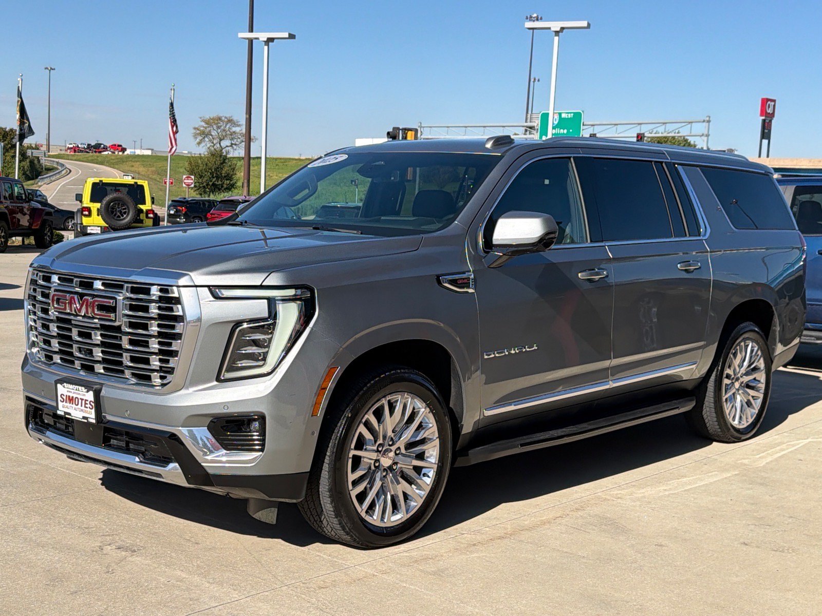 Used 2025 GMC Yukon XL Denali AWD/4WD image 4