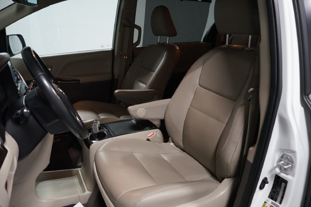 Certified 2020 Toyota Sienna XLE Premium FWD image 25