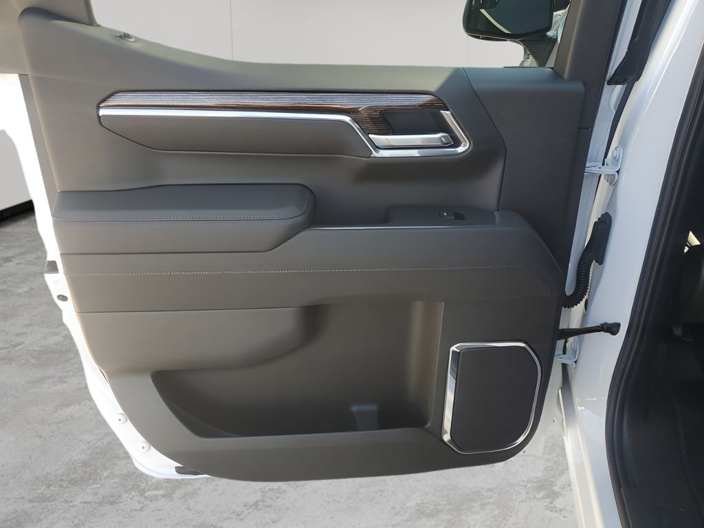 Used 2026 GMC Sierra 1500 Elevation image 40