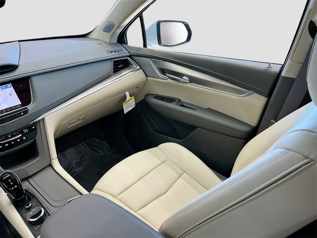 Used 2025 Cadillac XT5 Premium Luxury w/ LPO, ONYX Package image 25