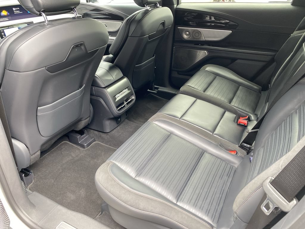Used 2025 Lincoln Nautilus Reserve AWD/4WD image 30