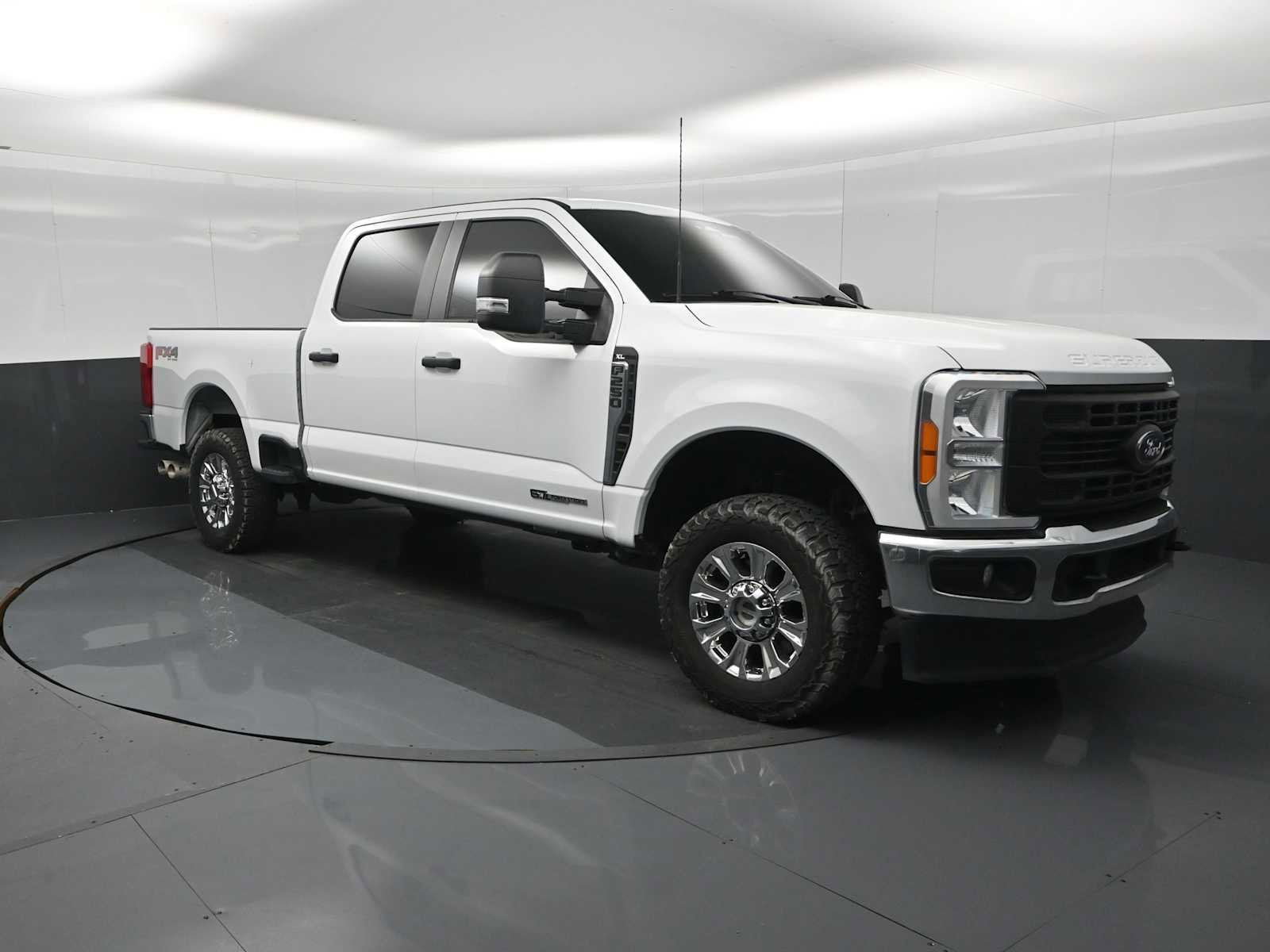Used 2023 Ford F250 XL w/ FX4 Off-Road Package image 2