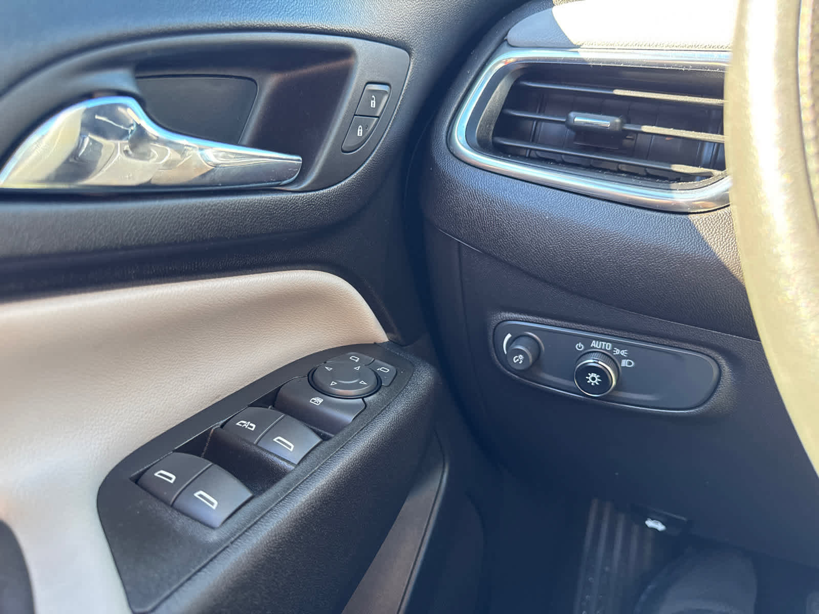 Used 2023 Chevrolet Equinox LS w/ Midnight Edition image 20