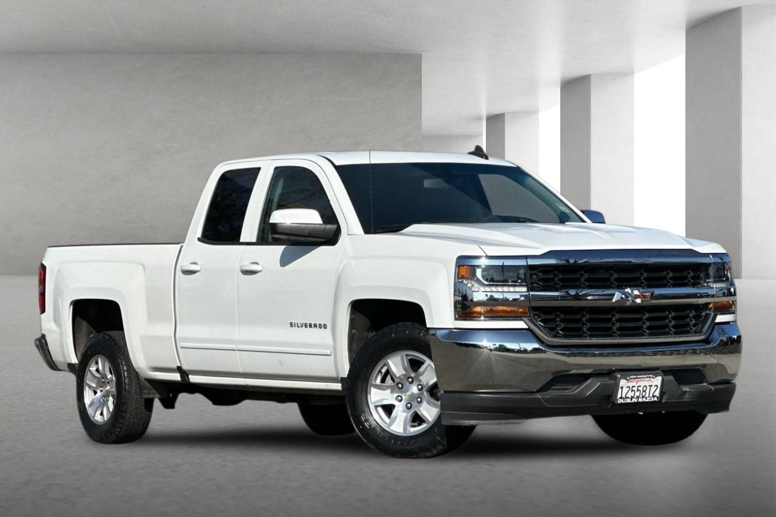 Used 2018 Chevrolet Silverado 1500 LT image 2