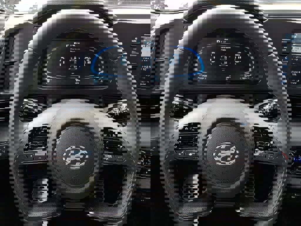 Certified 2025 Hyundai Elantra Sport image 17