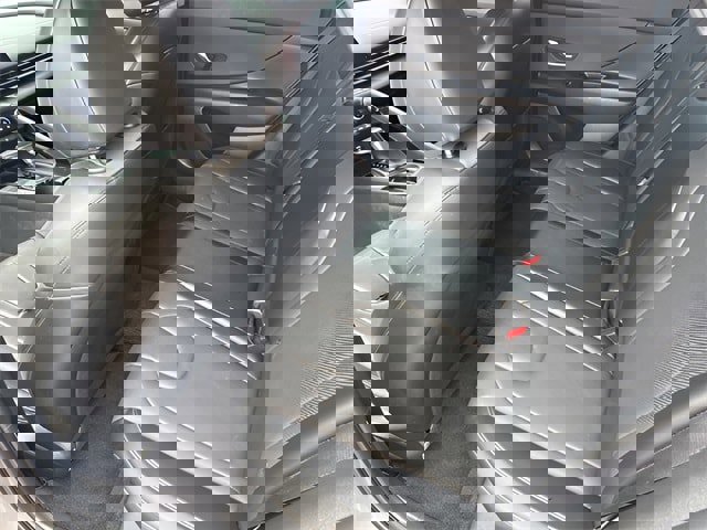 Used 2023 Hyundai Elantra Limited image 14