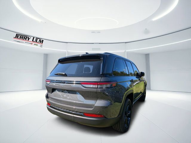 New 2025 Jeep Grand Cherokee Altitude image 3