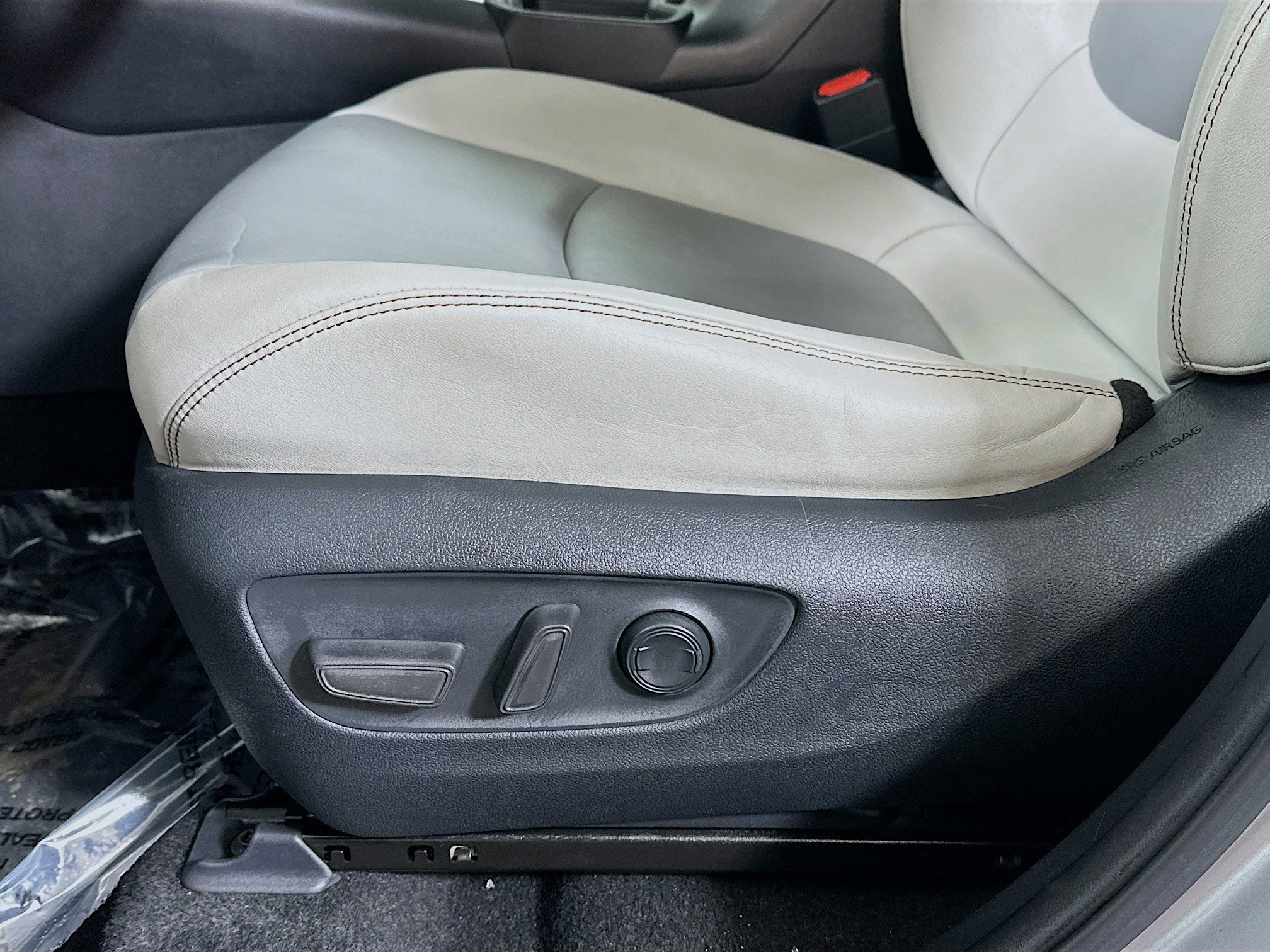 Used 2021 Toyota RAV4 XLE Premium image 18